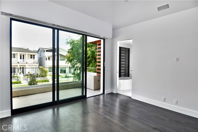 Detail Gallery Image 13 of 32 For 621 Narcissus Ave, Corona Del Mar,  CA 92625 - 3 Beds | 3 Baths