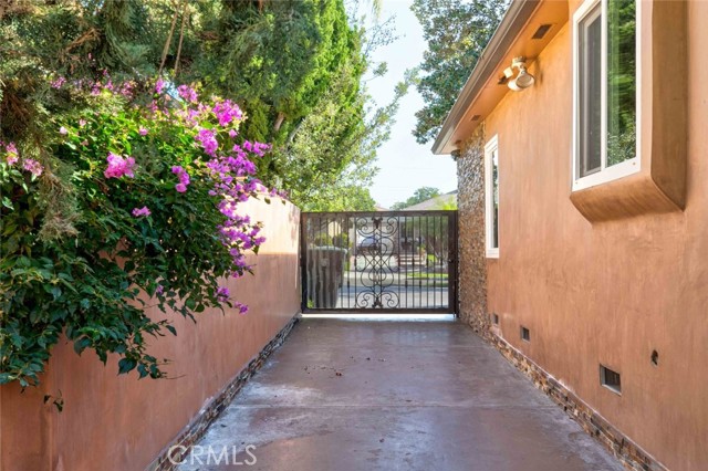 Detail Gallery Image 59 of 61 For 415 Birmingham Rd, Burbank,  CA 91504 - 4 Beds | 3/1 Baths