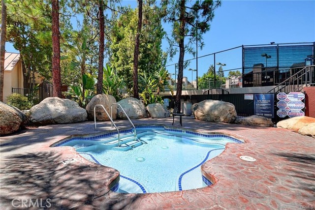5515 Canoga Avenue, Woodland Hills CA: https://media.crmls.org/medias/58442227-4735-4607-b040-aa4135932dc8.jpg