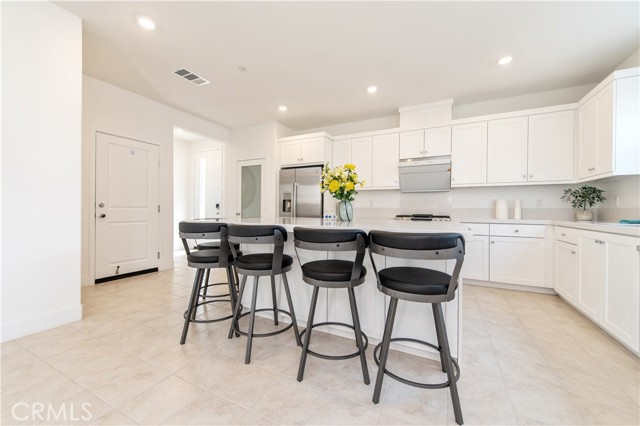 Detail Gallery Image 6 of 42 For 243 Yerba, Irvine,  CA 92618 - 4 Beds | 3/1 Baths