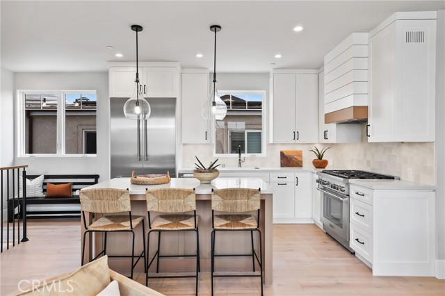 825 W Bay Avenue, Newport Beach CA: https://media.crmls.org/medias/58444ea9-f359-46e5-a9b7-3d0f99b5323c.jpg