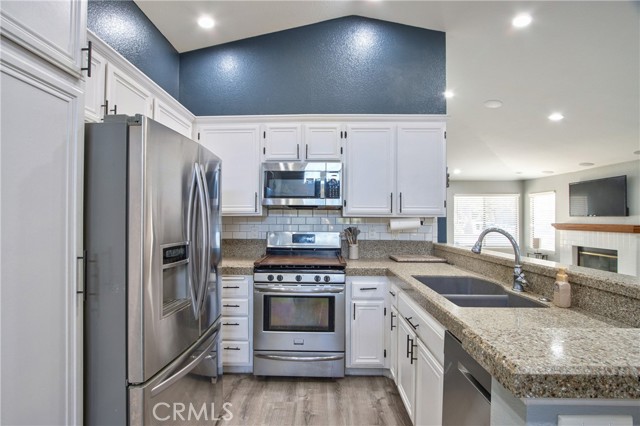 Detail Gallery Image 9 of 31 For 10315 Crossing Green Cir, Moreno Valley,  CA 92557 - 3 Beds | 2 Baths