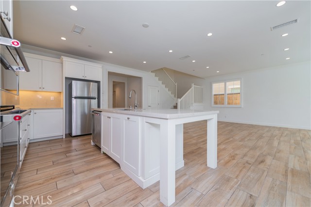 Detail Gallery Image 8 of 33 For 111 Omar, Irvine,  CA 92620 - 4 Beds | 3 Baths