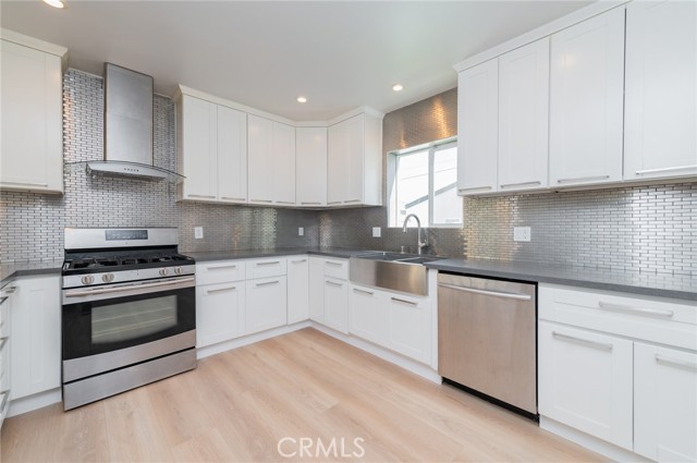 Detail Gallery Image 11 of 31 For 5212 Noble Ave, Sherman Oaks,  CA 91411 - 3 Beds | 2 Baths