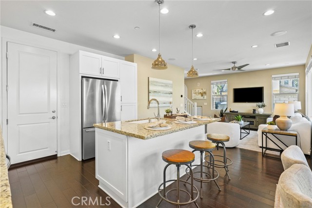 15 Clover, Lake Forest CA: https://media.crmls.org/medias/58463f89-ef4a-407c-8983-496166f58e0d.jpg