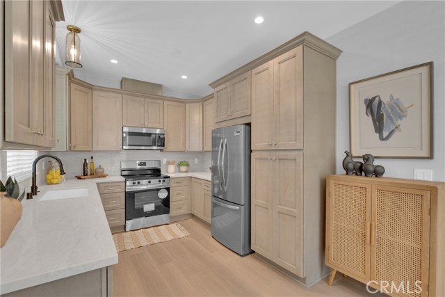 619 E Walnut, Monrovia CA: https://media.crmls.org/medias/58475126-f17c-4728-92d1-8e515a3612e3.jpg