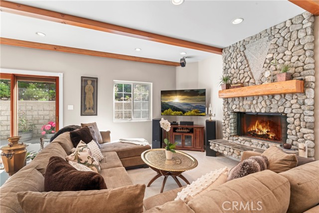 Detail Gallery Image 7 of 72 For 197 Massive Rd, Lake Arrowhead,  CA 92317 - 4 Beds | 3/1 Baths