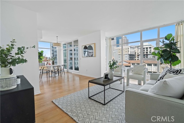 Detail Gallery Image 1 of 1 For 411 W Seaside Way #601,  Long Beach,  CA 90802 - 1 Beds | 1 Baths