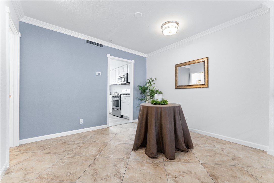 Detail Gallery Image 10 of 43 For 205 S Redwood Ave #H,  Brea,  CA 92821 - 3 Beds | 2/1 Baths