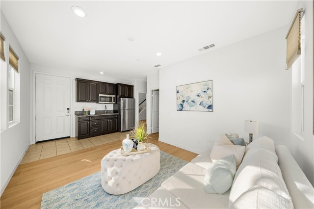 Detail Gallery Image 17 of 51 For 6956 La Rochelle Way, Chino,  CA 91710 - 5 Beds | 3/1 Baths