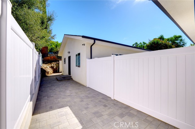 10904 Tujunga Canyon photo 16