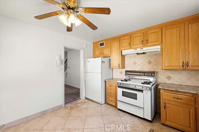 Image 8 of 27 For 737 Charter Drive