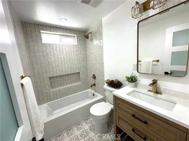 Detail Gallery Image 7 of 11 For 20650 Clark St, Woodland Hills,  CA 91367 - 3 Beds | 2 Baths