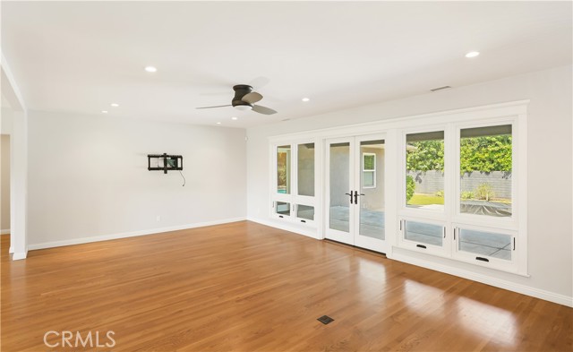 Detail Gallery Image 18 of 43 For 933 W Riviera Dr., Santa Ana,  CA 92705 - 3 Beds | 2/1 Baths