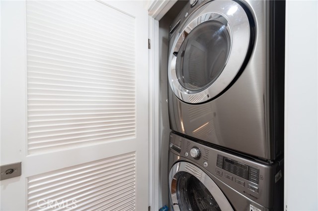 Detail Gallery Image 12 of 21 For 1615 Stoner Ave #3,  Los Angeles,  CA 90025 - 4 Beds | 3/1 Baths