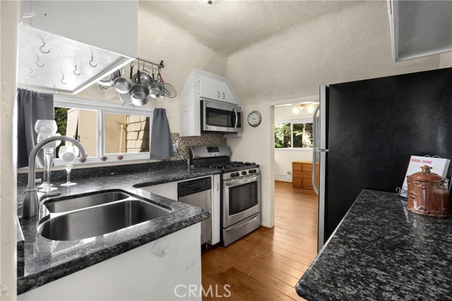 Detail Gallery Image 19 of 35 For 775 Buckingham, Lake Arrowhead,  CA 92352 - 1 Beds | 1 Baths