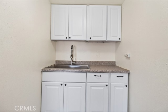 Detail Gallery Image 36 of 38 For 1300 W 90th St, Los Angeles,  CA 90044 - 6 Beds | 3 Baths