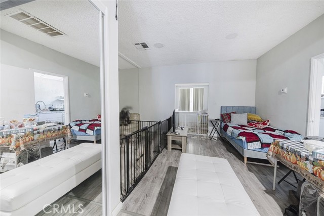 2006 E Foothill Boulevard, Pasadena CA: https://media.crmls.org/medias/584c5111-0b5f-48c2-a056-5326bf89be2e.jpg