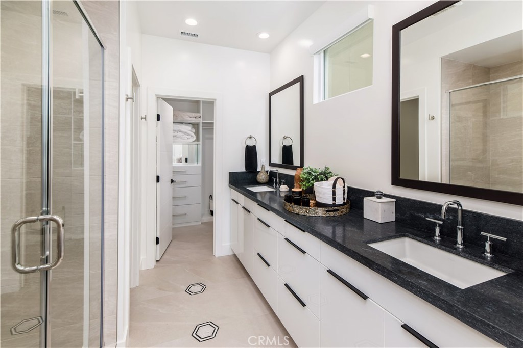 MLS #OC25256638 image #9