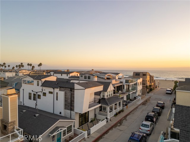 Detail Gallery Image 2 of 36 For 114 27th St, Newport Beach,  CA 92663 - 3 Beds | 3/1 Baths