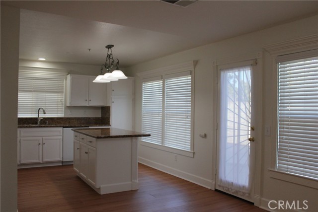 563 E City Court, Anaheim CA: https://media.crmls.org/medias/584db181-445b-4304-a7b2-e0fd242725fd.jpg