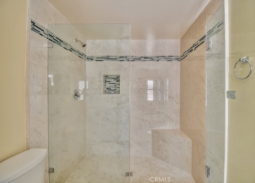 https://media.crmls.org/medias/584df71f-c57a-4835-89ba-45016fe41a8a.jpg?preset=X-Large