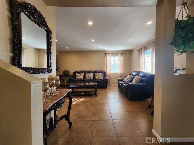 Detail Gallery Image 9 of 37 For 6230 Nye St, Commerce,  CA 90040 - 3 Beds | 2/1 Baths