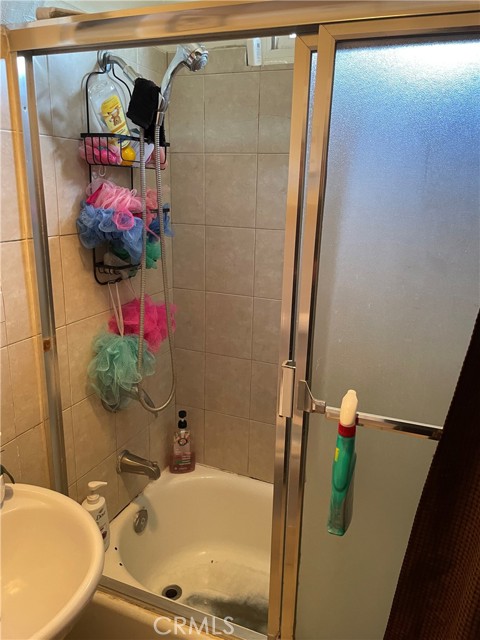 513 S Shelton Street, Santa Ana CA: https://media.crmls.org/medias/584f11ac-81a3-4526-a089-41d6f9696314.jpg