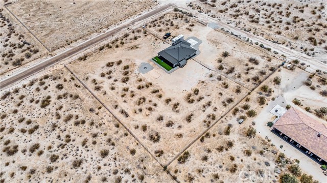 10715 Wilson Drive, California City CA: https://media.crmls.org/medias/584f7103-9c75-477f-9f8f-aaa88b830cbe.jpg