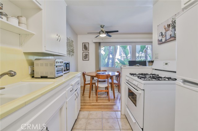 1030 E 2nd Street, Long Beach CA: https://media.crmls.org/medias/585071ef-2c90-4bbe-b58a-e23fdc742416.jpg