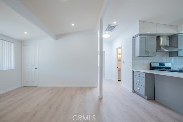 7865 Cantaloupe Avenue, Panorama City CA: https://media.crmls.org/medias/5851832b-a0d3-4a67-b253-9522df333202.jpg