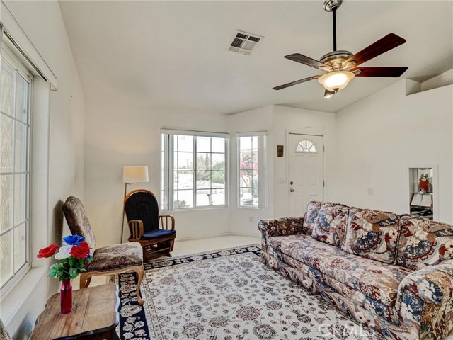 15900 Avenida Atezada, Desert Hot Springs CA: https://media.crmls.org/medias/5852b539-e1d9-4700-a8c1-9d1b44378cd3.jpg