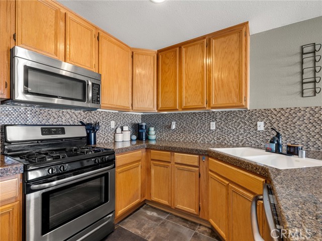 Detail Gallery Image 19 of 31 For 13300 Spring Valley #C,  Victorville,  CA 92395 - 2 Beds | 2 Baths