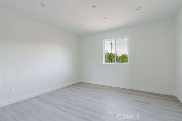 Detail Gallery Image 14 of 24 For 17428 Roscoe Bld, Northridge,  CA 91325 - 2 Beds | 2/1 Baths