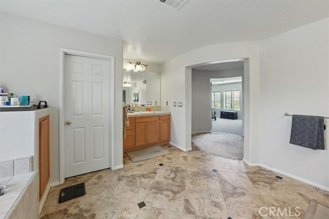 29316 Las Brisas Road, Valencia CA: https://media.crmls.org/medias/585475ca-55be-4477-9444-4f0b825817c3.jpg