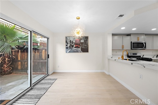 Detail Gallery Image 8 of 28 For 2407 Galisteo St, Corona,  CA 92882 - 3 Beds | 2/1 Baths