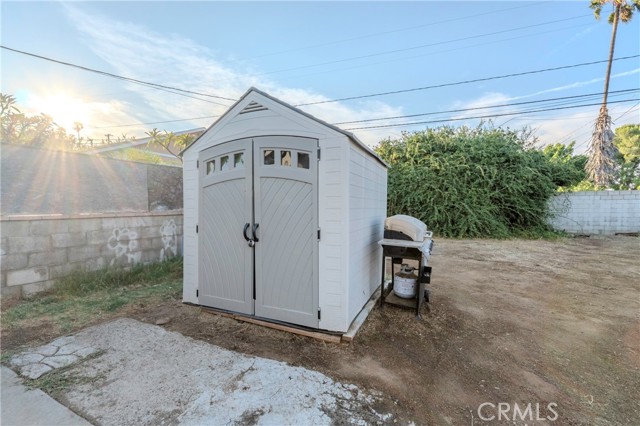 11661 Valverda Avenue, Riverside CA: https://media.crmls.org/medias/585511c9-7b4d-449b-be6d-171531168674.jpg