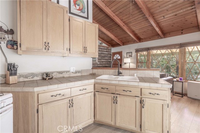 941 Anita Avenue, Big Bear City CA: https://media.crmls.org/medias/5855b958-6593-4344-9649-626e114bd501.jpg