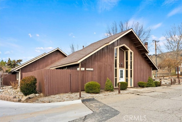 2 Village Lane, Tehachapi CA: https://media.crmls.org/medias/5856195b-e191-4662-b021-911565bcfa75.jpg