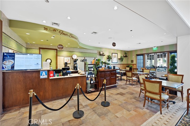 Detail Gallery Image 8 of 42 For 9904 Toscana Dr, Bakersfield,  CA 93306 - 2 Beds | 2/1 Baths
