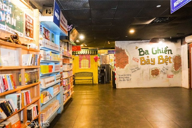 12342 Brookhurst St, Garden Grove CA: https://media.crmls.org/medias/5857091a-611c-41b8-84dd-b3c39d1232f3.jpg