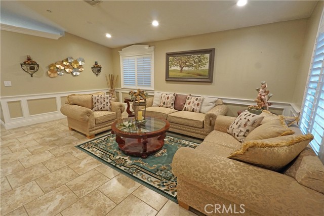 328 Manzanita Court, Ontario CA: https://media.crmls.org/medias/58574eb5-915f-47a3-ac80-a107b075330f.jpg