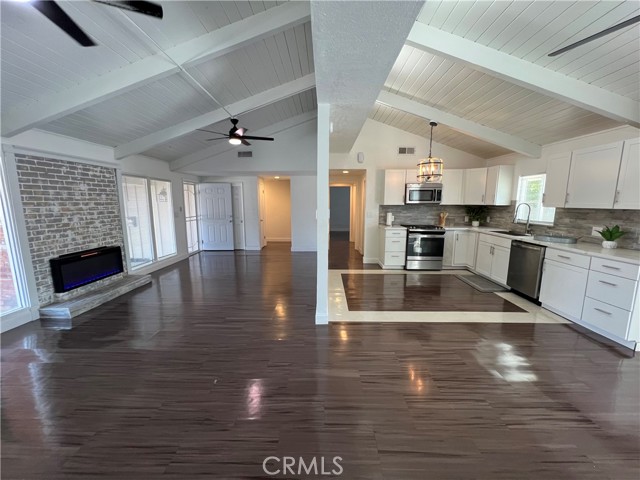 Detail Gallery Image 2 of 6 For 1620 Bette St, Merced,  CA 95341 - 5 Beds | 2 Baths