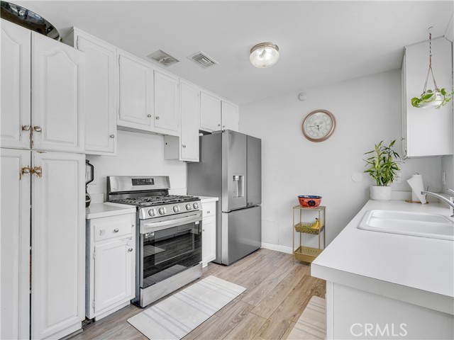 Detail Gallery Image 8 of 26 For 29351 Abelia Rd, Canyon Country,  CA 91387 - 3 Beds | 2 Baths