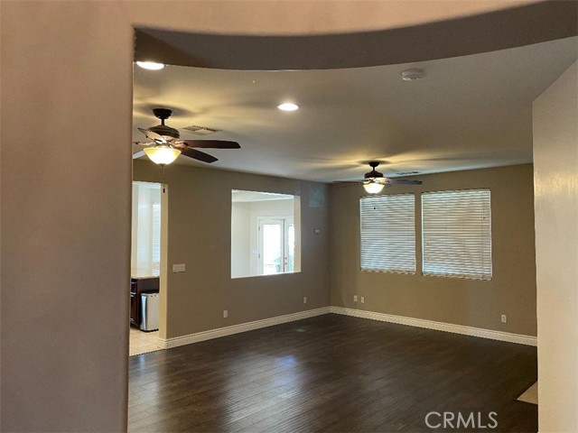 5307 Rose Arbor Lane, Bakersfield CA: https://media.crmls.org/medias/5857f6dd-046c-4832-bd71-f3c4c9427ec0.jpg