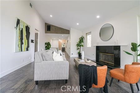 Detail Gallery Image 13 of 28 For 11411 Decente Ct, Studio City,  CA 91604 - 5 Beds | 5/1 Baths