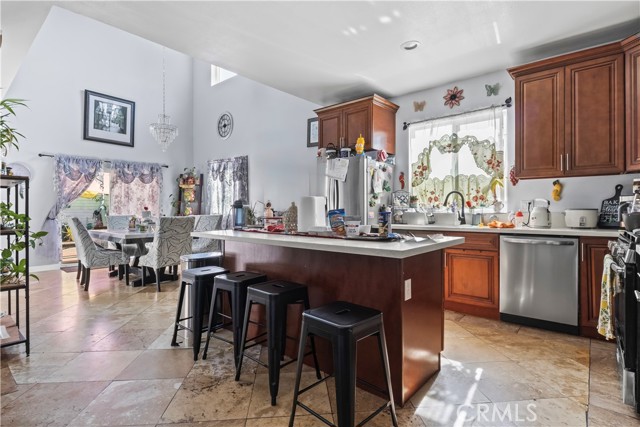 710 E 2nd Street, Santa Ana CA: https://media.crmls.org/medias/58594754-28ee-4698-941e-bcfa07a986d2.jpg
