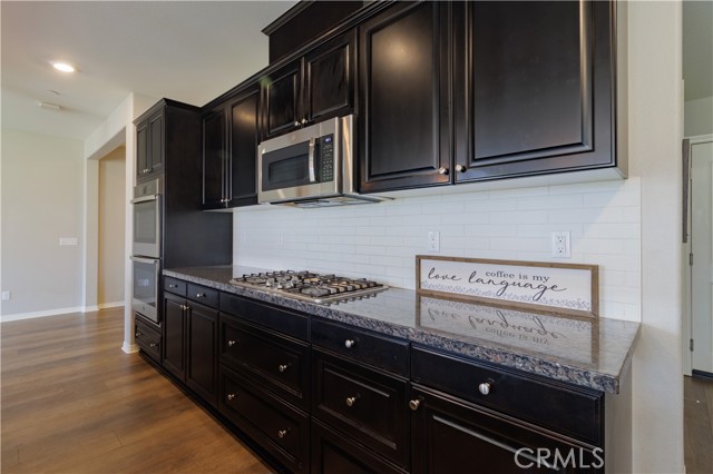 Detail Gallery Image 9 of 47 For 16034 Ulysses Ln, Fontana,  CA 92336 - 6 Beds | 4/1 Baths