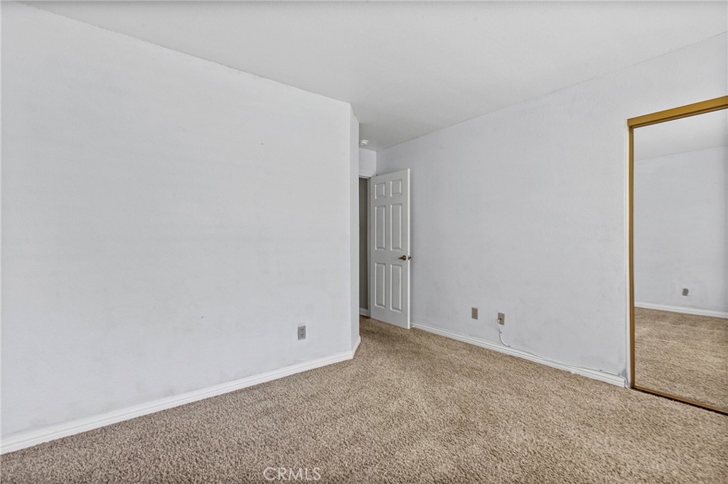 https://media.crmls.org/medias/585ad40b-4b7c-4ff6-982d-91cdd831b23e.jpg?preset=X-Large