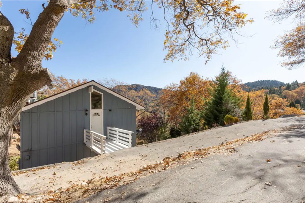 Residential for sale in Cedar Glen, California, CV23159579